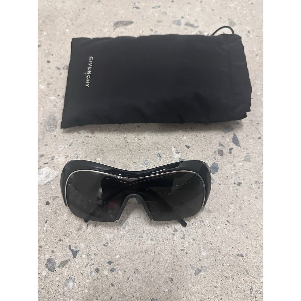 Givenchy Shield Sunglasses in Shiny Black & Smoke - Picture 4 of 8